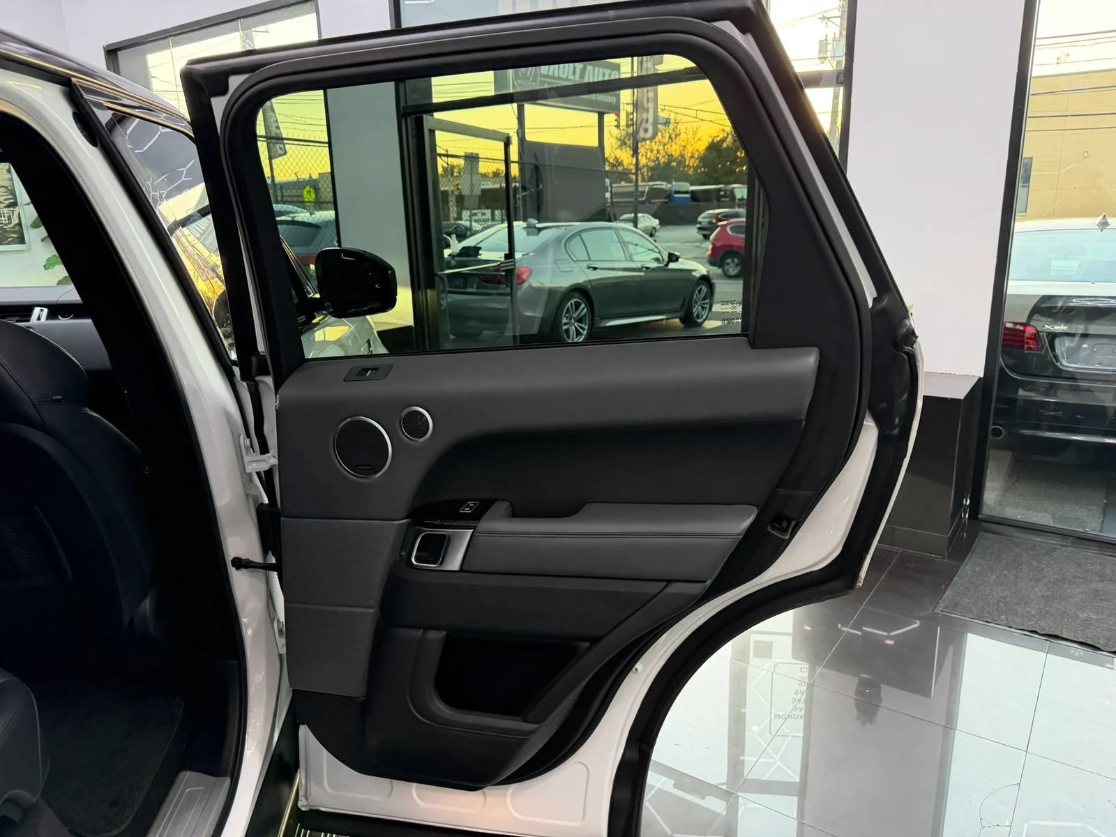 Used 2015 Land Rover Range Rover Sport HSE AWD/4WD image 14