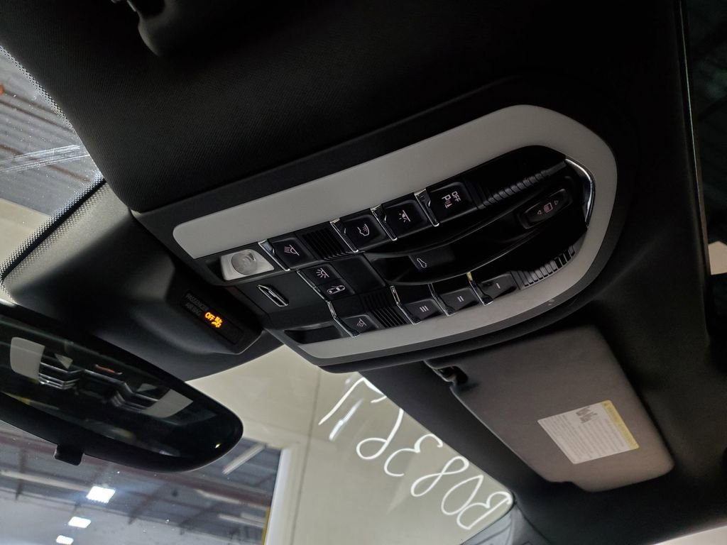 Used 2017 Porsche Macan image 38