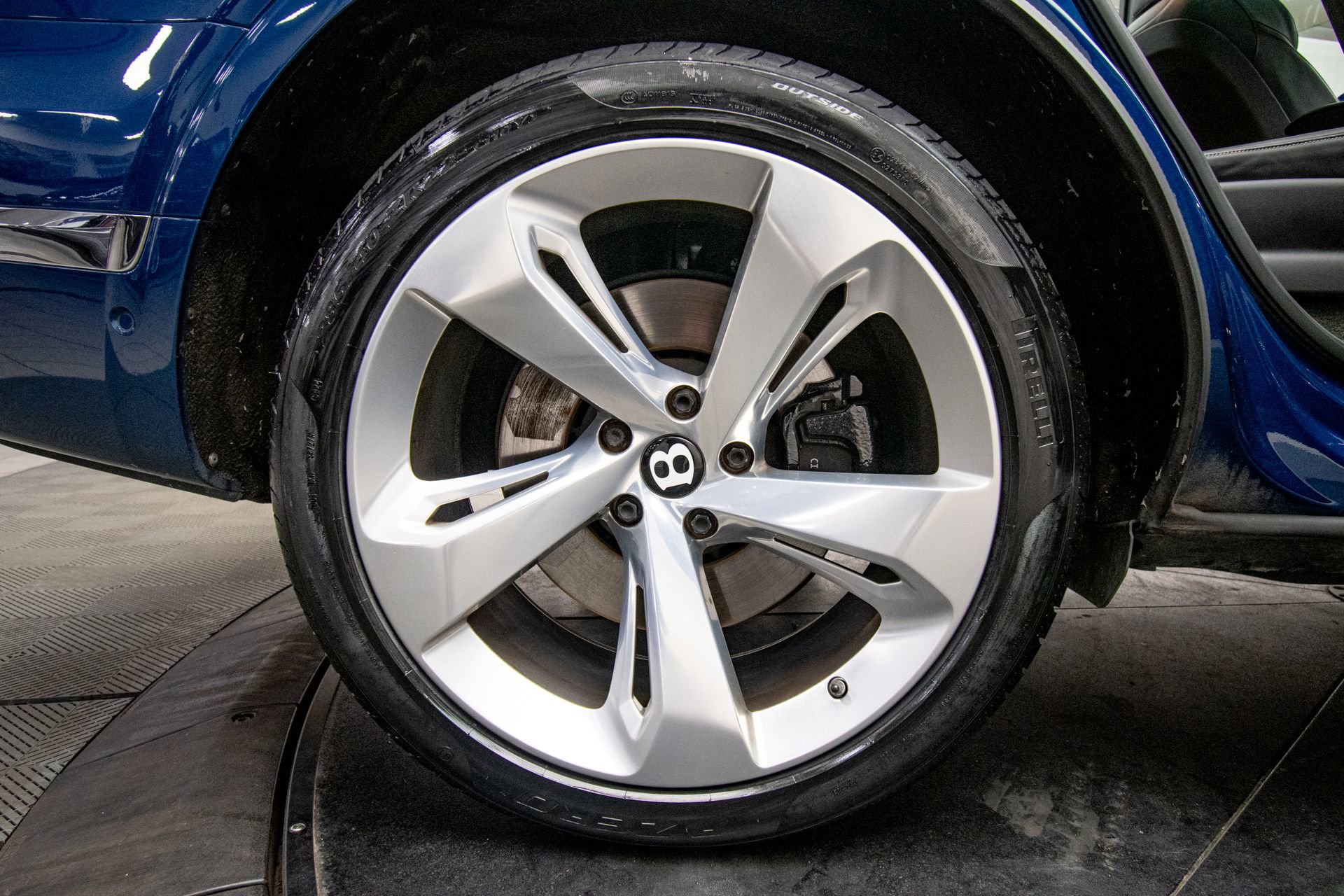 Used 2018 Bentley Bentayga Activity image 37