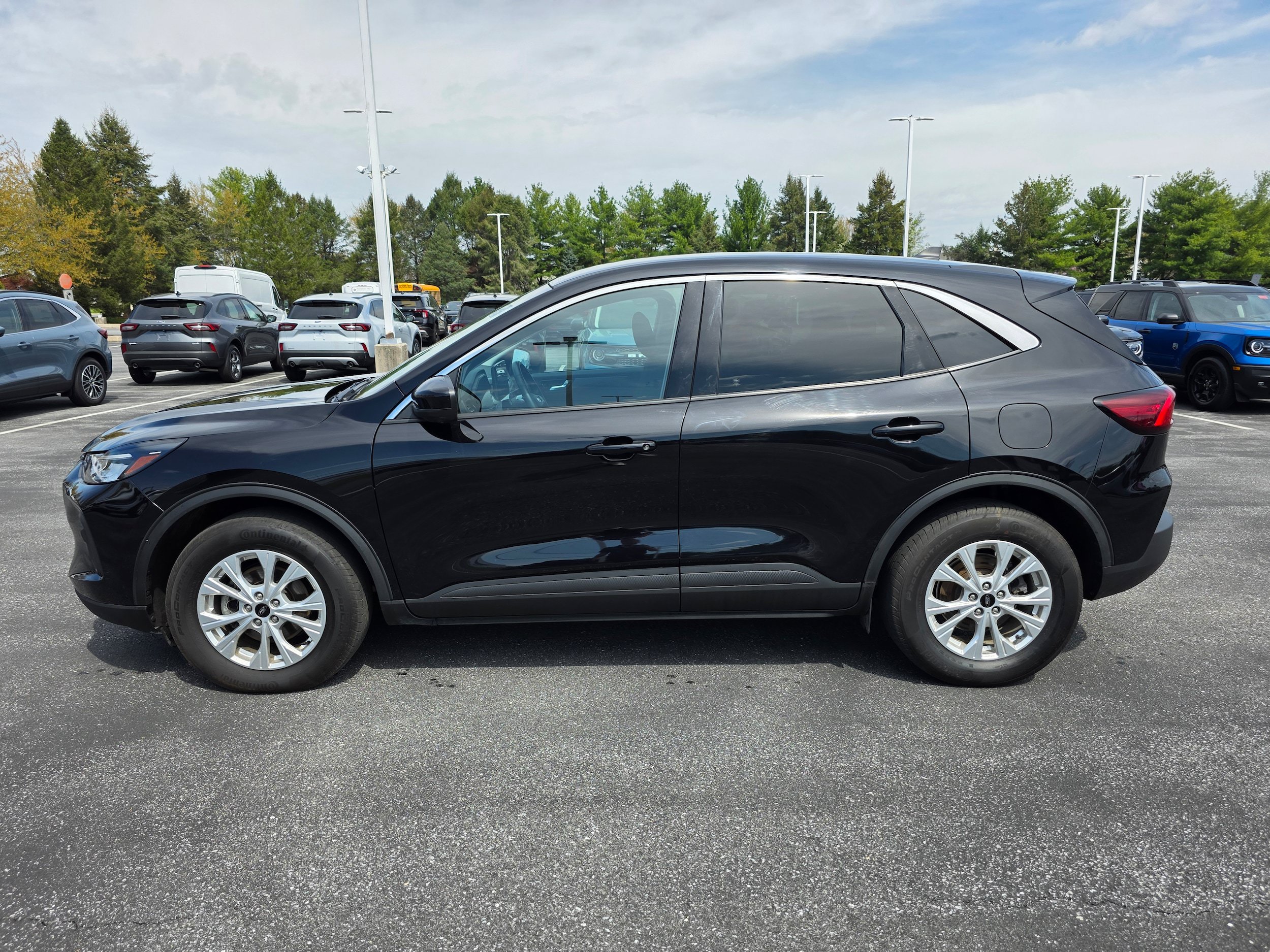 Certified 2023 Ford Escape Active w/ Tech Pack #2 AWD/4WD image 2