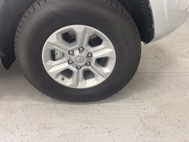 Used 2016 Toyota 4Runner SR5 AWD/4WD image 6