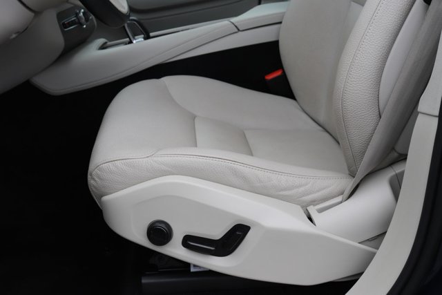 Used 2023 Volvo XC90 B6 Plus w/ Protection Package Premier AWD/4WD image 11