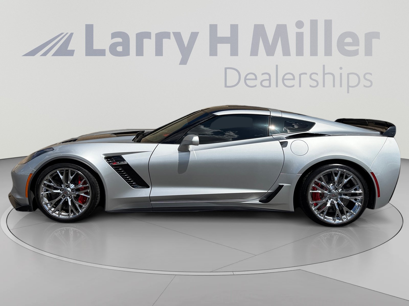 Used 2016 Chevrolet Corvette Z06 w/ 3LZ Preferred Equipment Group RWD image 2