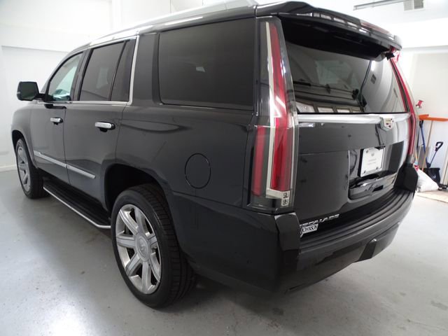 Used 2018 Cadillac Escalade Luxury AWD/4WD image 18