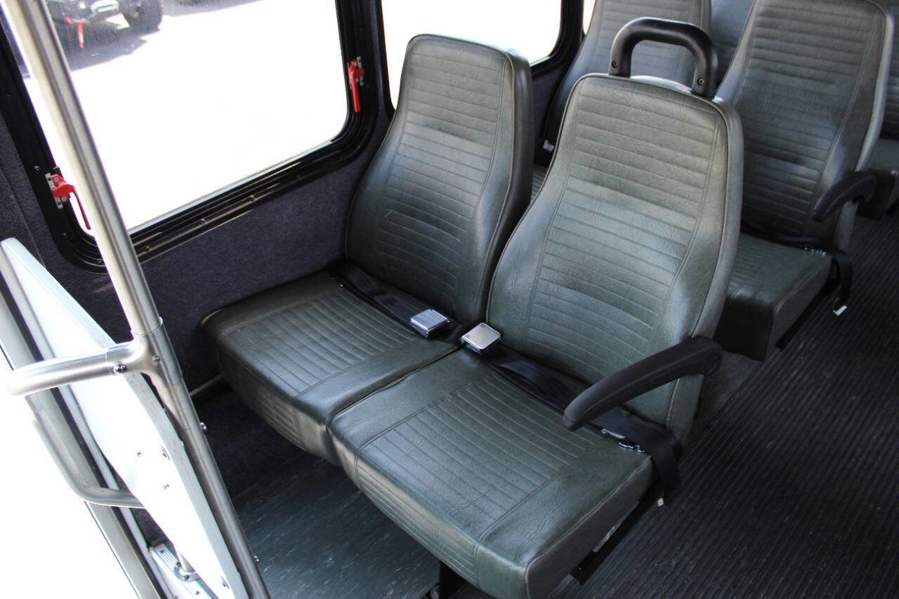 Used 2013 Ford E-450 and Econoline 450 Super Duty w/ Shuttle Bus Prep Pkg RWD image 25