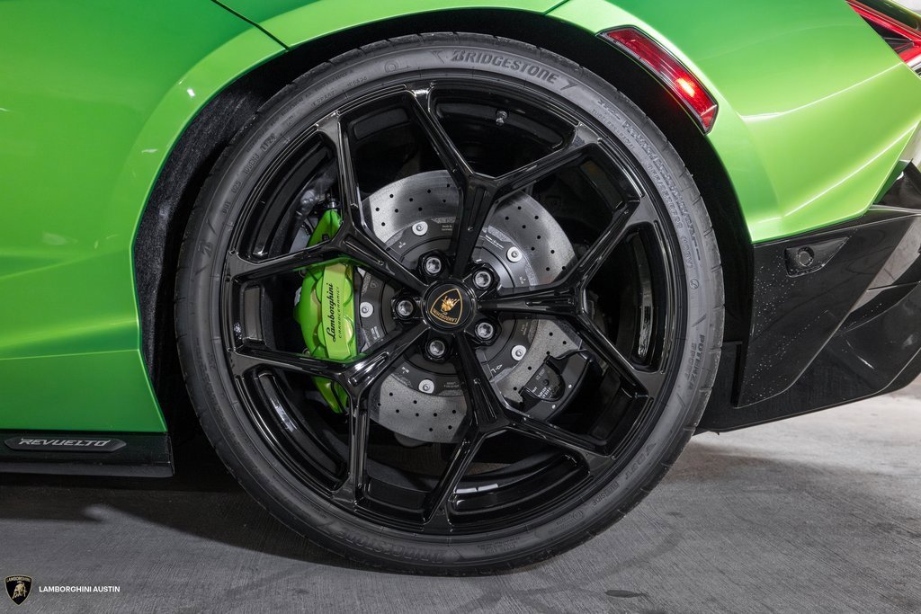 Used 2024 Lamborghini Revuelto image 9