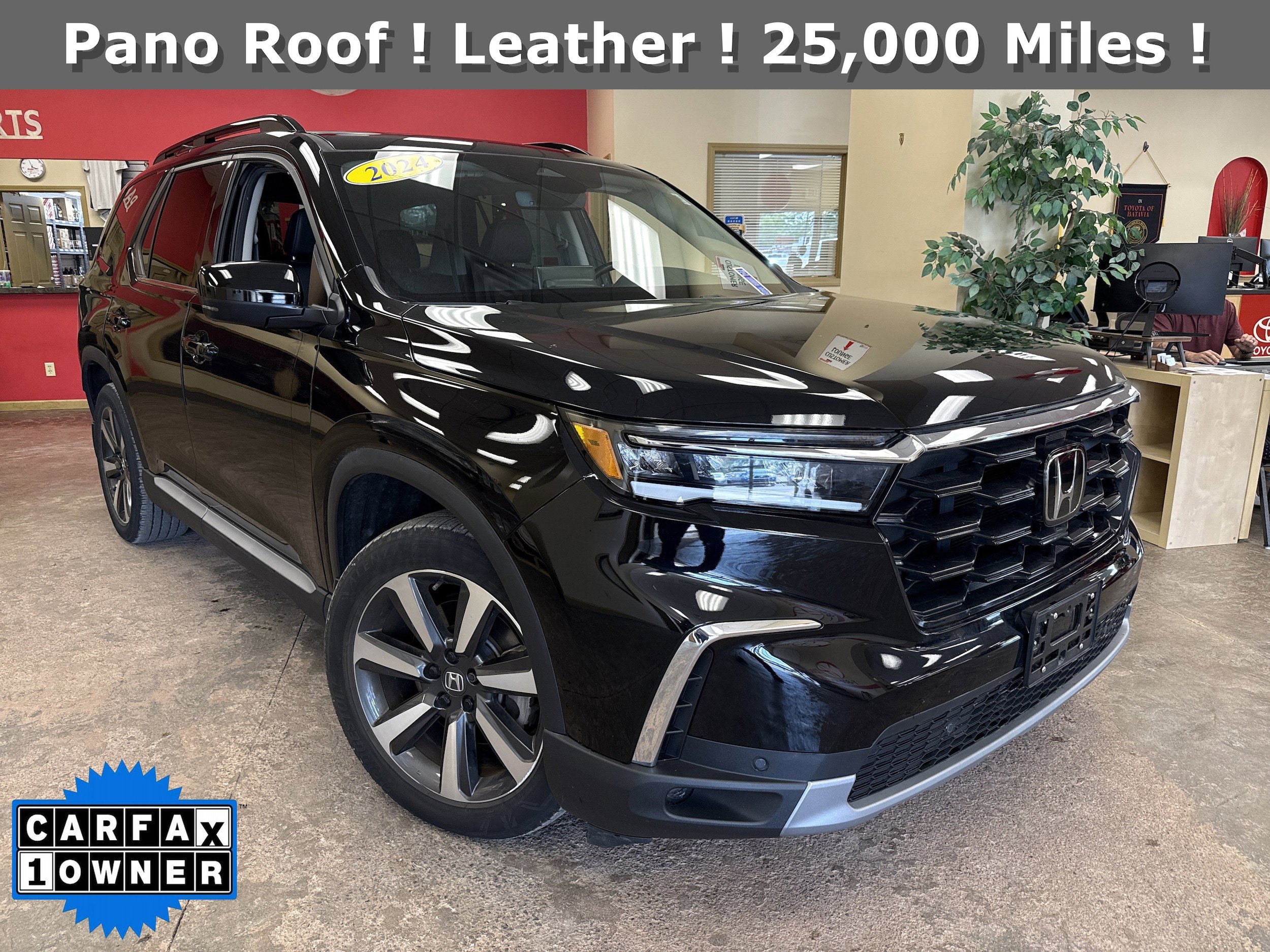 Used 2024 Honda Pilot Touring image 1