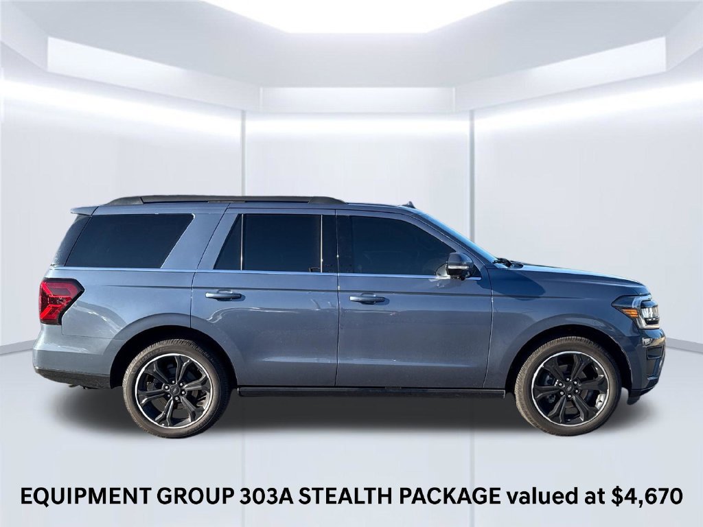Used 2023 Ford Expedition Limited AWD/4WD image 3