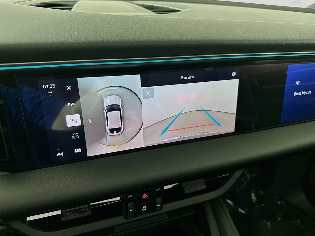 Certified 2025 Porsche Macan Electric image 17