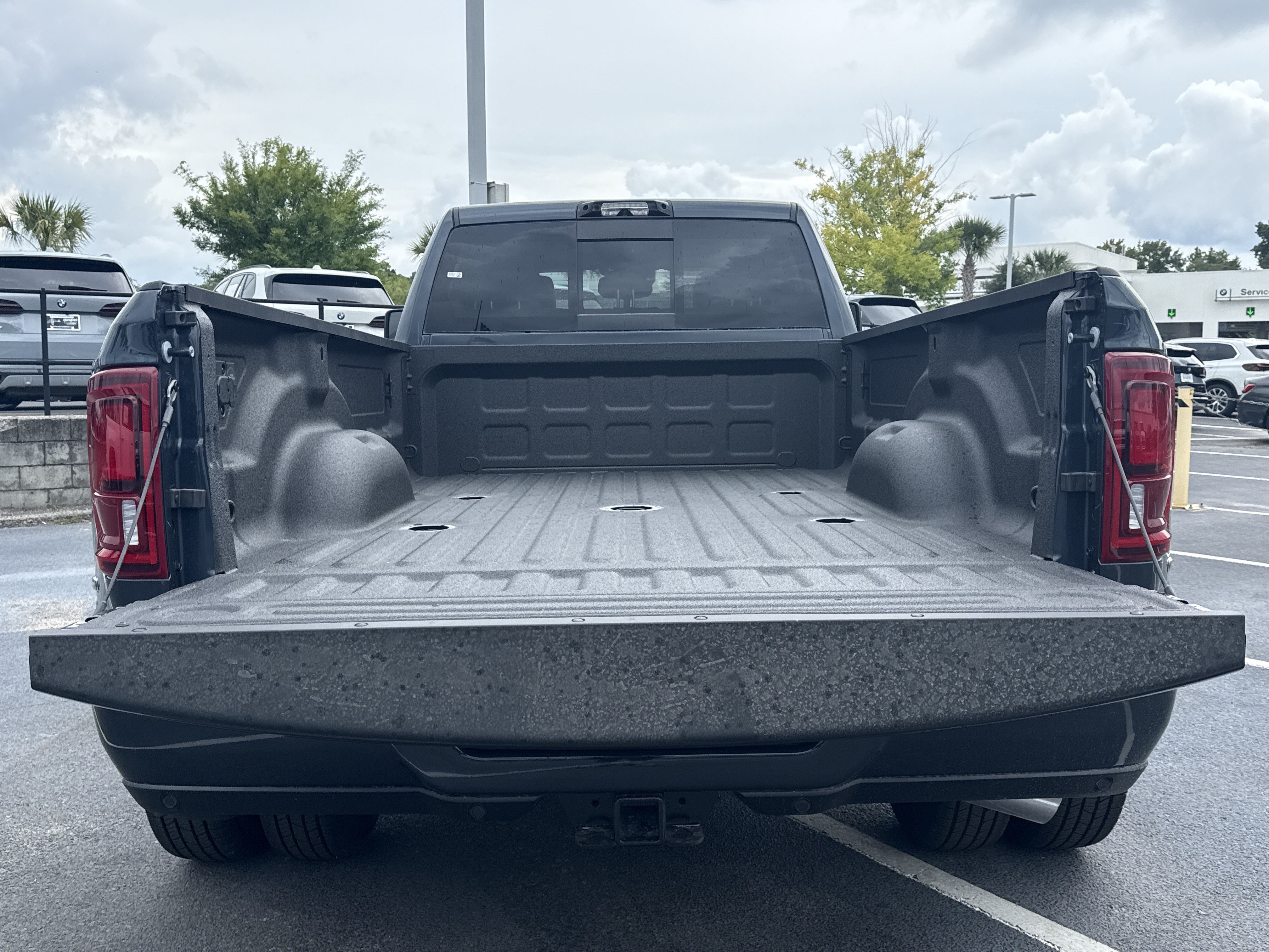 New 2026 RAM 3500 Laramie AWD/4WD image 32