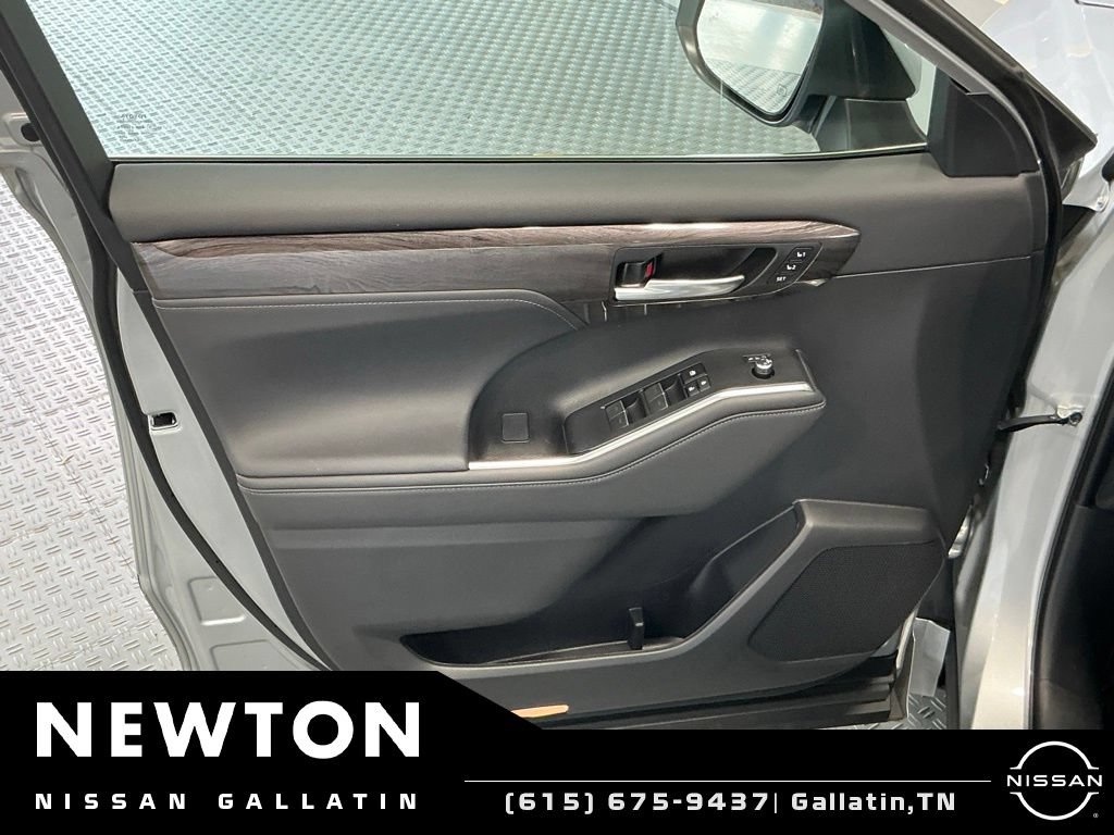 Used 2023 Toyota Highlander Platinum AWD/4WD image 54