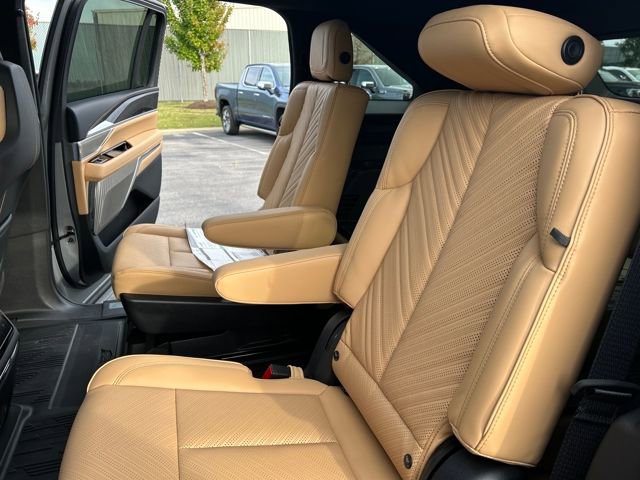 New 2026 Cadillac Escalade IQ Luxury 2 w/ LPO, Floor Liner Package image 21