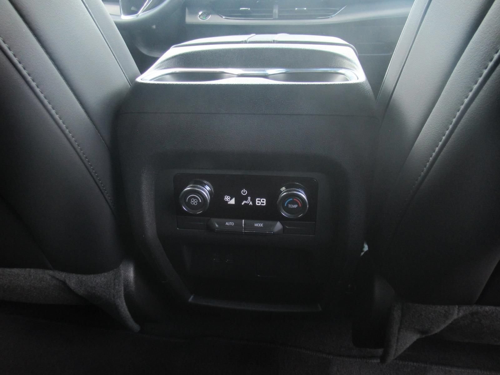 Used 2025 Buick Enclave Preferred AWD/4WD image 32