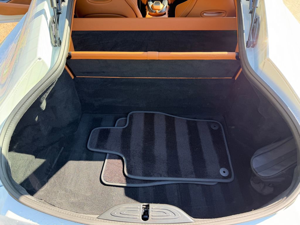 Used 2021 Aston Martin V8 Vantage Coupe image 34