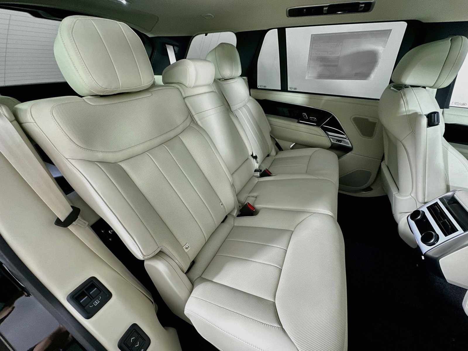 New 2027 Land Rover Range Rover Long Wheelbase SE AWD/4WD image 43