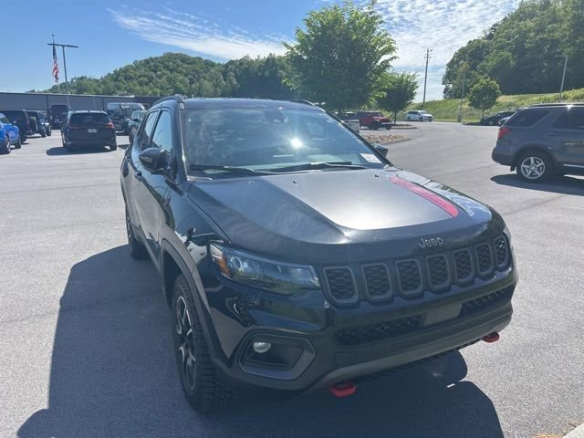 Used 2025 Jeep Compass Trailhawk w/ Trailer Tow Group AWD/4WD image 10