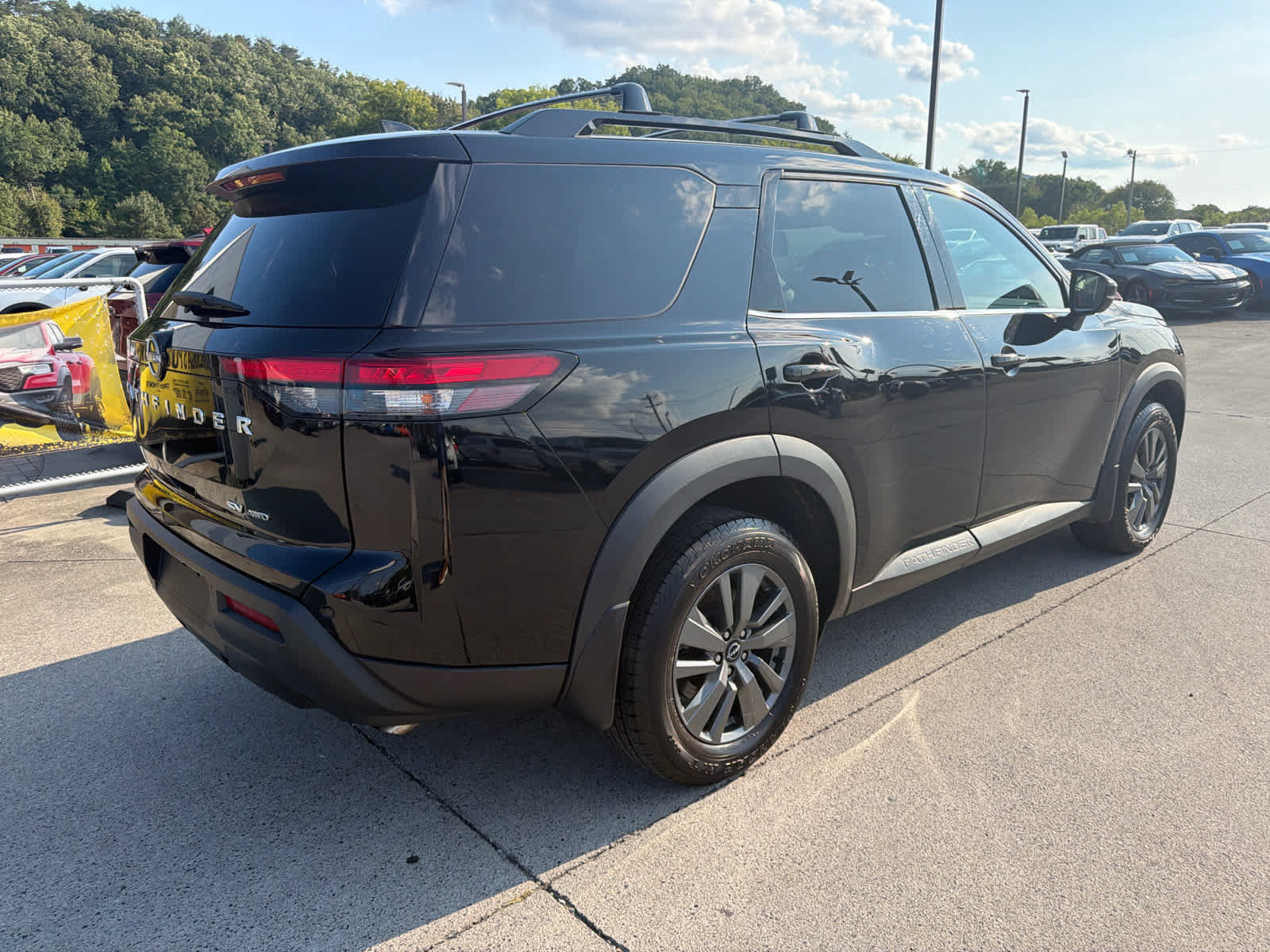 Used 2023 Nissan Pathfinder SV AWD/4WD image 7