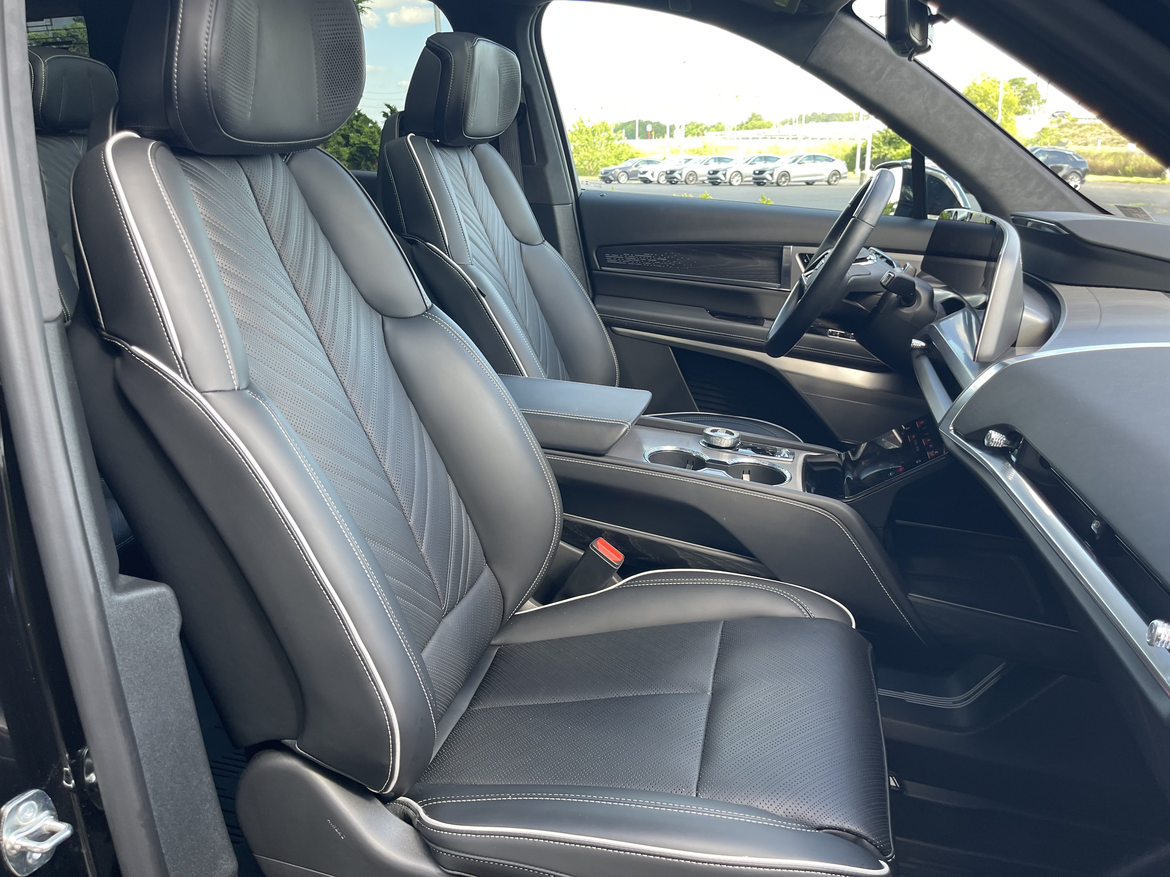 Used 2026 Cadillac Vistiq Platinum w/ LPO, Floor Liner Package AWD/4WD image 25