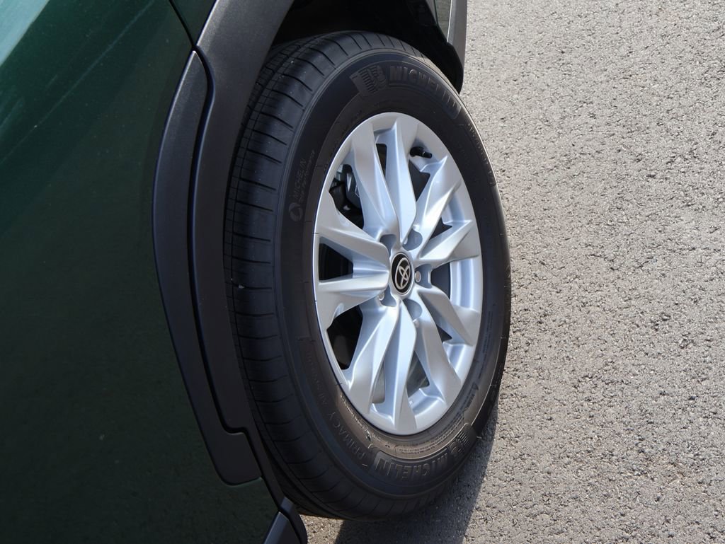 Used 2026 Toyota Corolla Cross LE FWD image 31