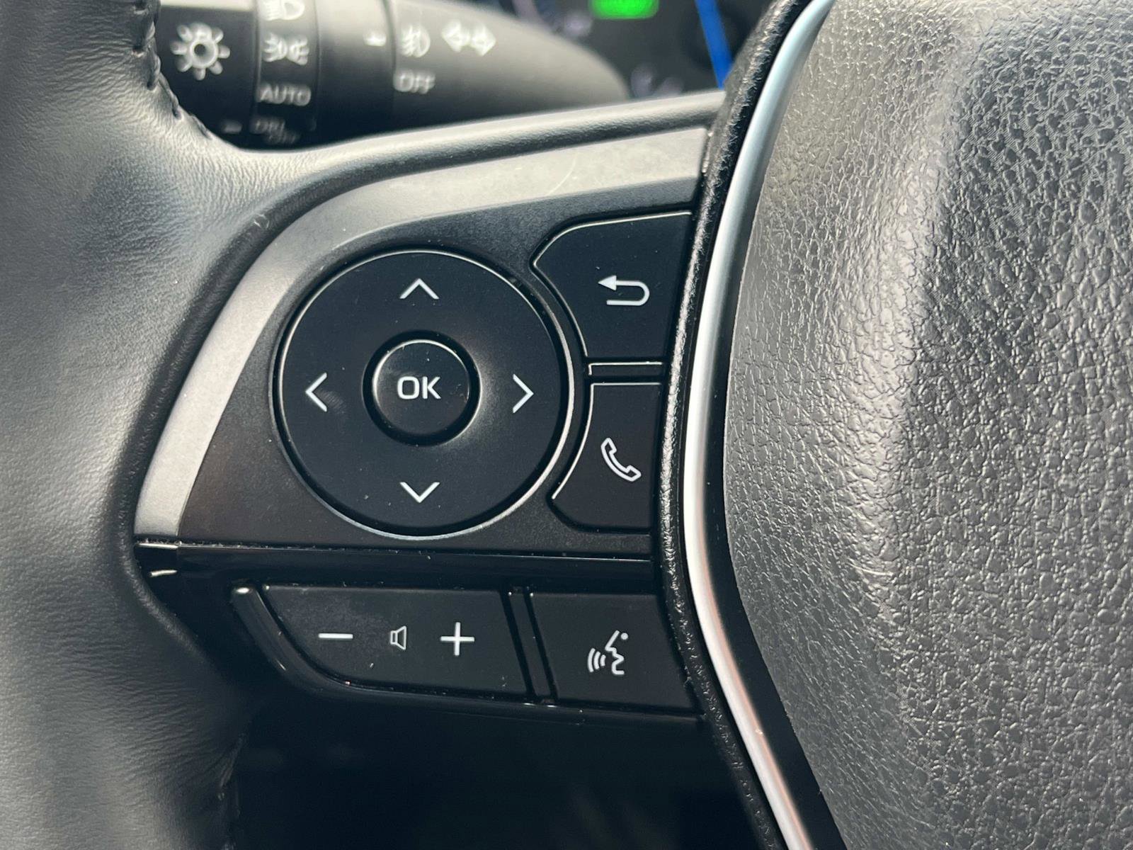 Used 2024 Toyota Venza XLE image 9