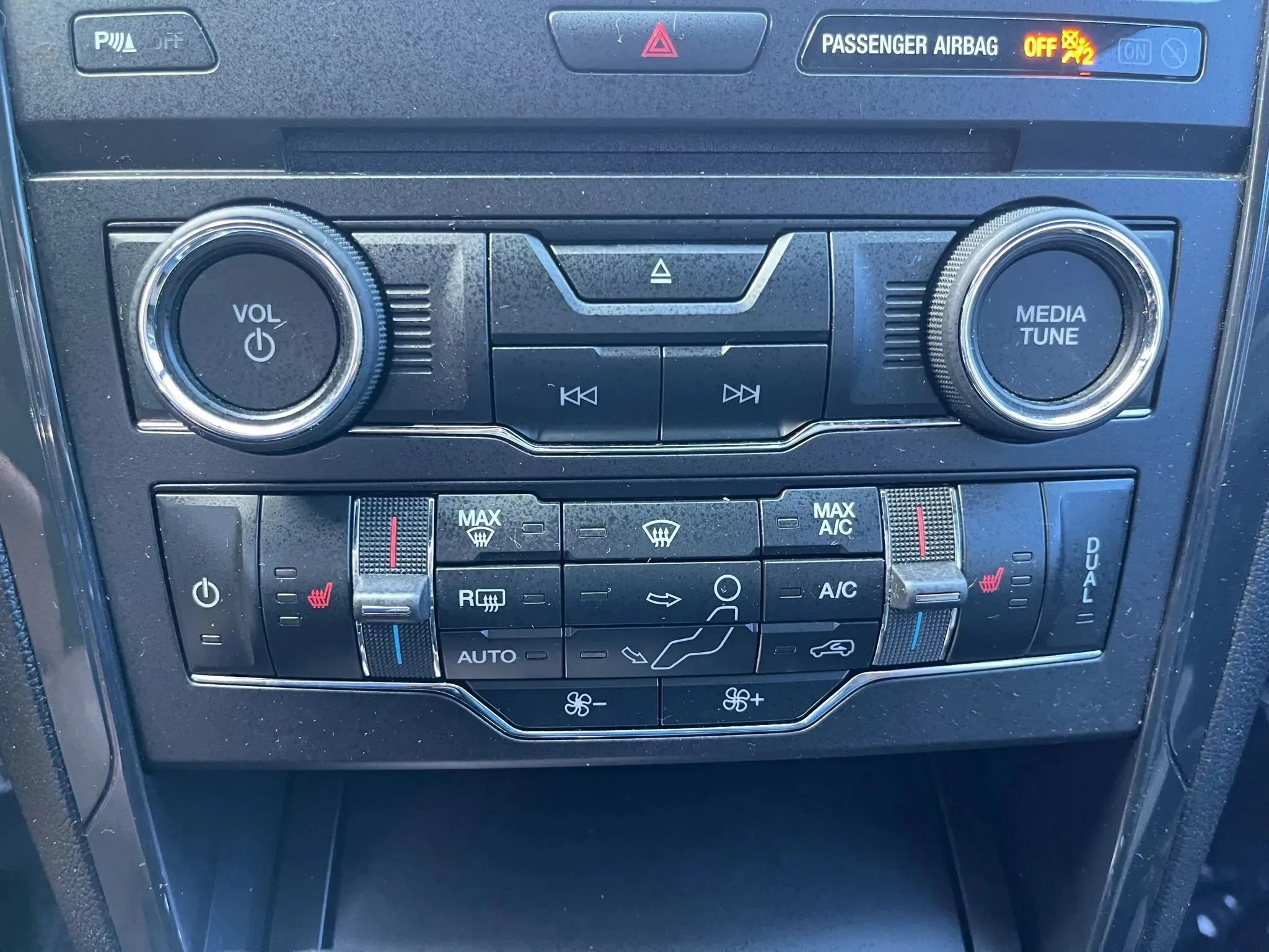 Used 2017 Ford Explorer XLT w/ Equipment Group 202A FWD image 28