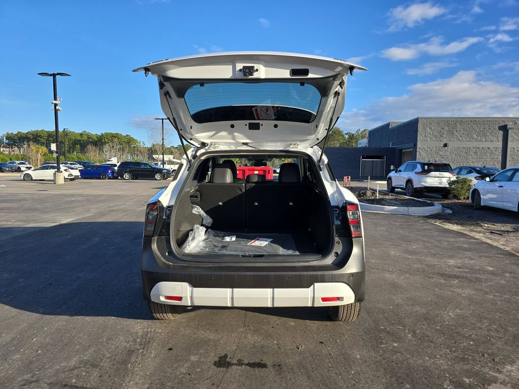New 2026 Nissan Kicks SR w/ Cold Weather Package FWD image 17