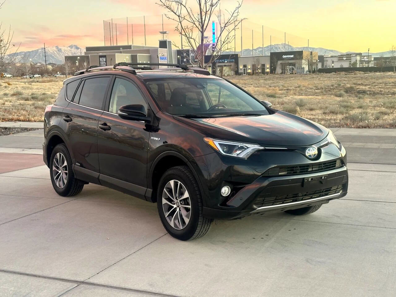 Used 2018 Toyota RAV4 LE image 3
