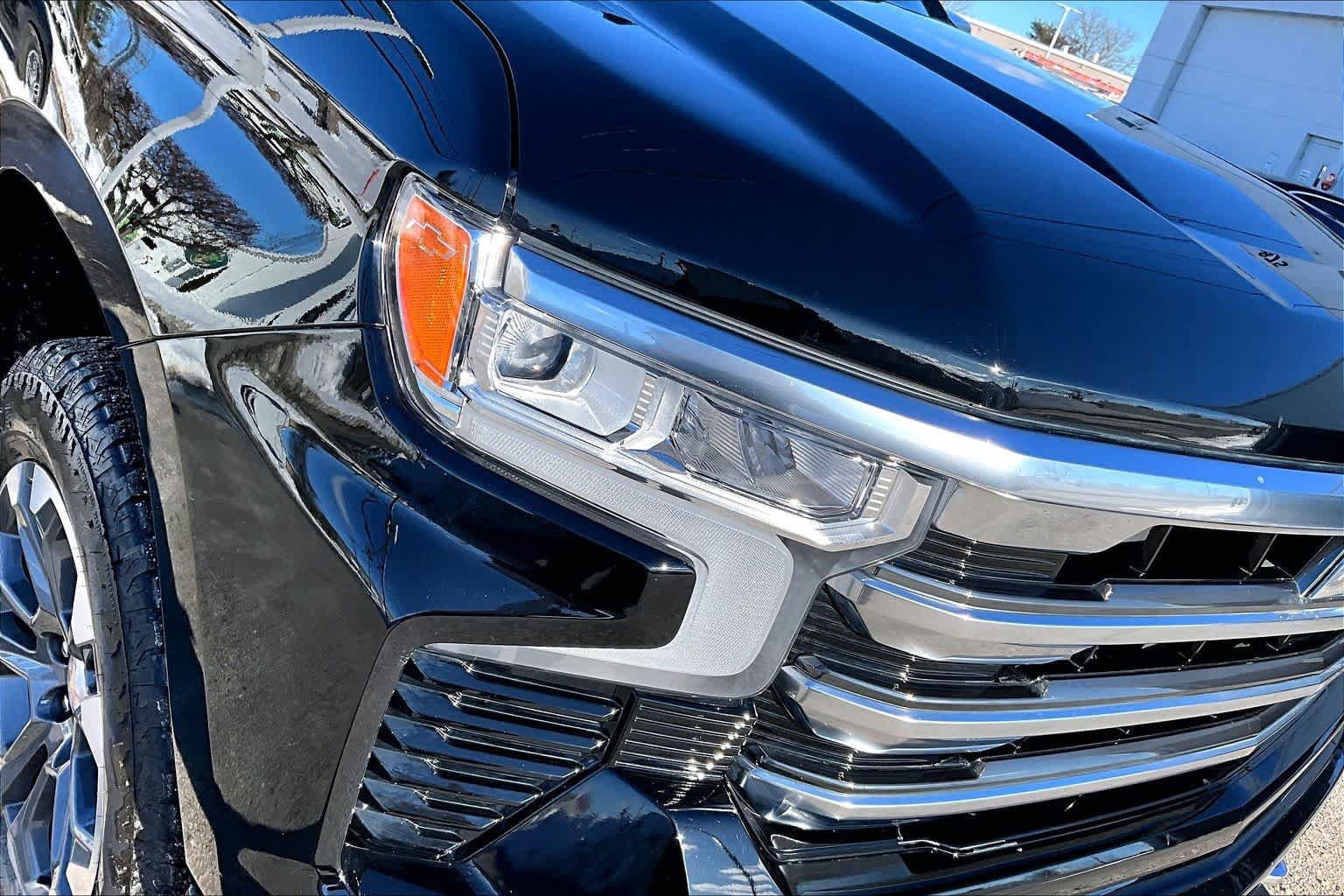 Used 2025 Chevrolet Silverado 1500 High Country w/ Technology Package AWD/4WD image 26