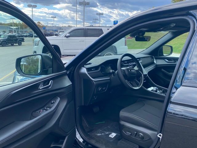 New 2025 Jeep Grand Cherokee Laredo X w/ Luxury Tech Group I AWD/4WD image 14