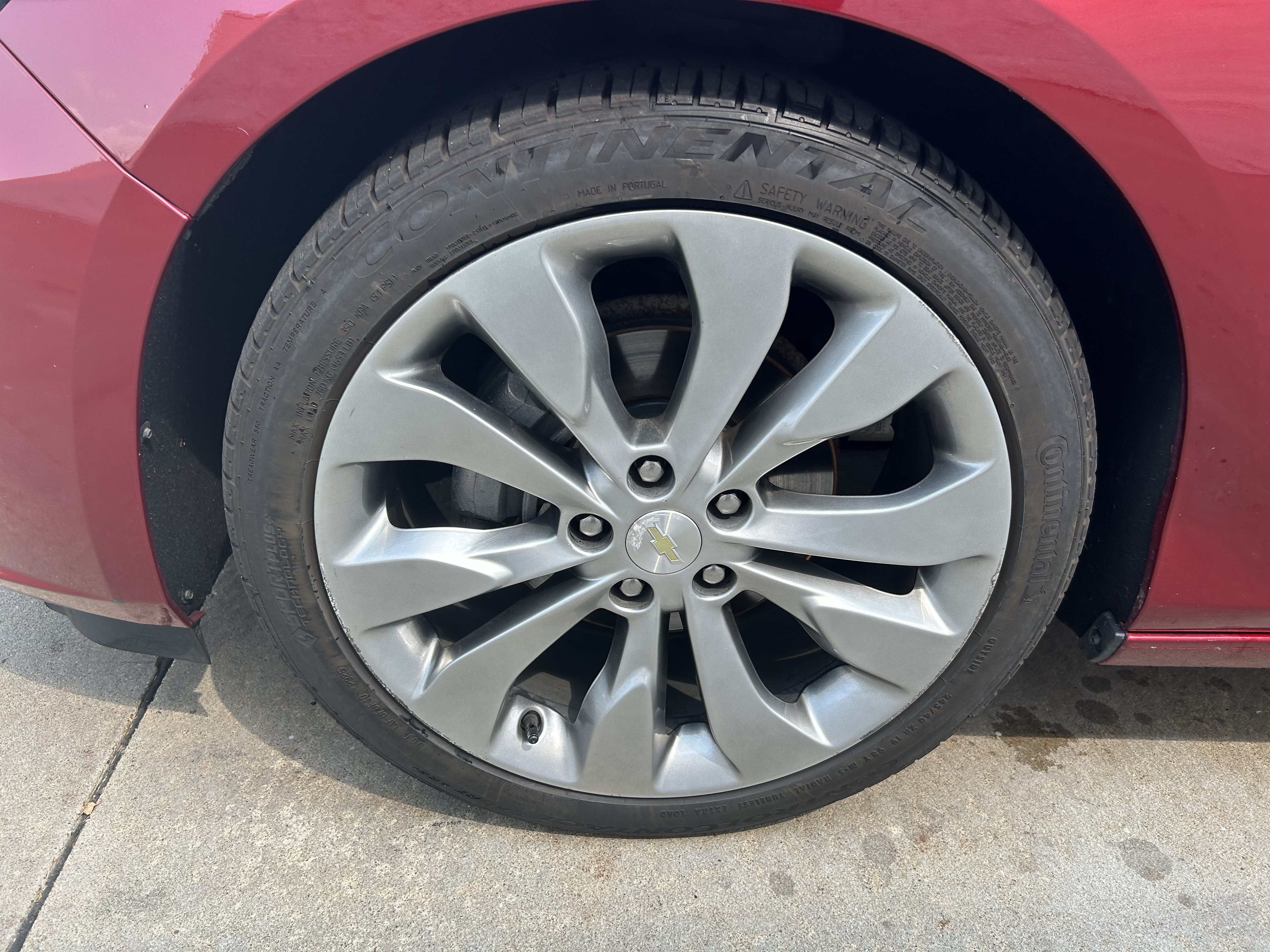 Used 2017 Chevrolet Malibu Premier w/ Premier Sun and Wheel Package FWD image 12