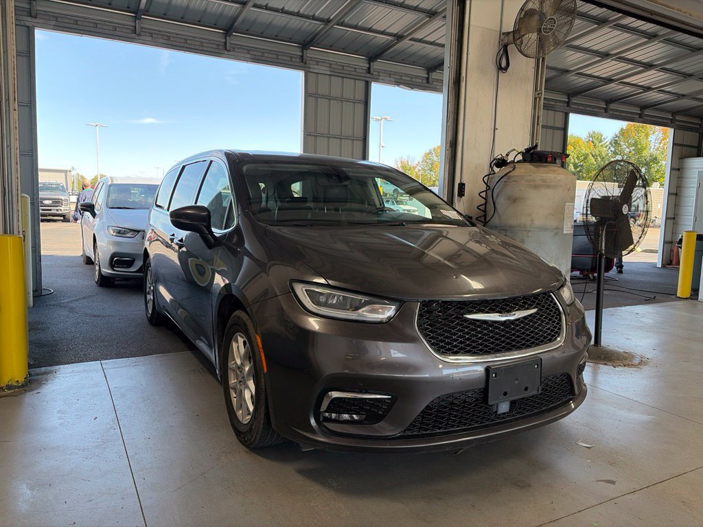 Used 2023 Chrysler Pacifica Touring-L