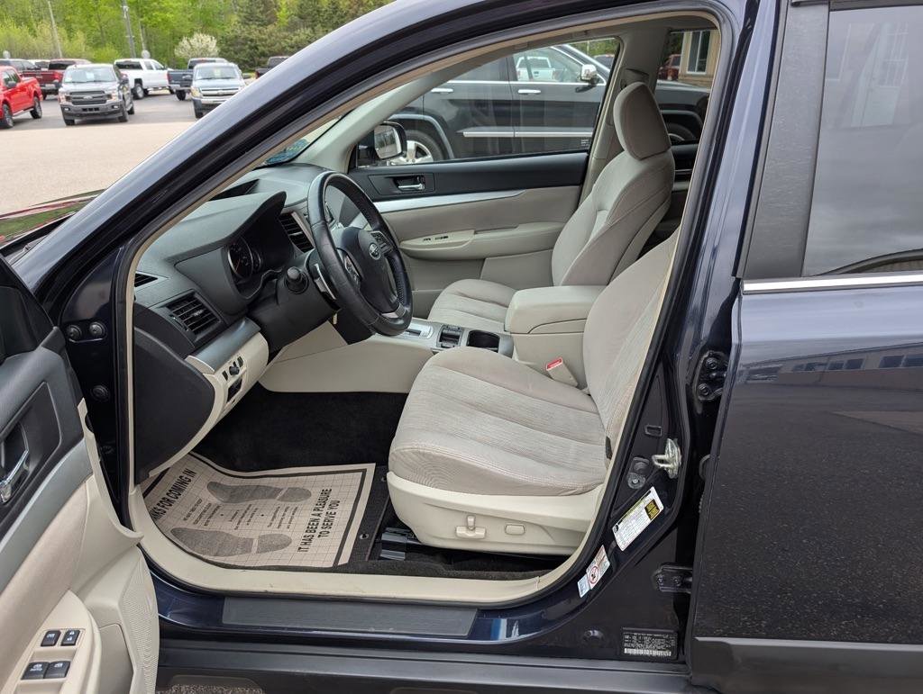 Used 2013 Subaru Outback 2.5i Premium w/ All-Weather Pkg AWD/4WD image 10