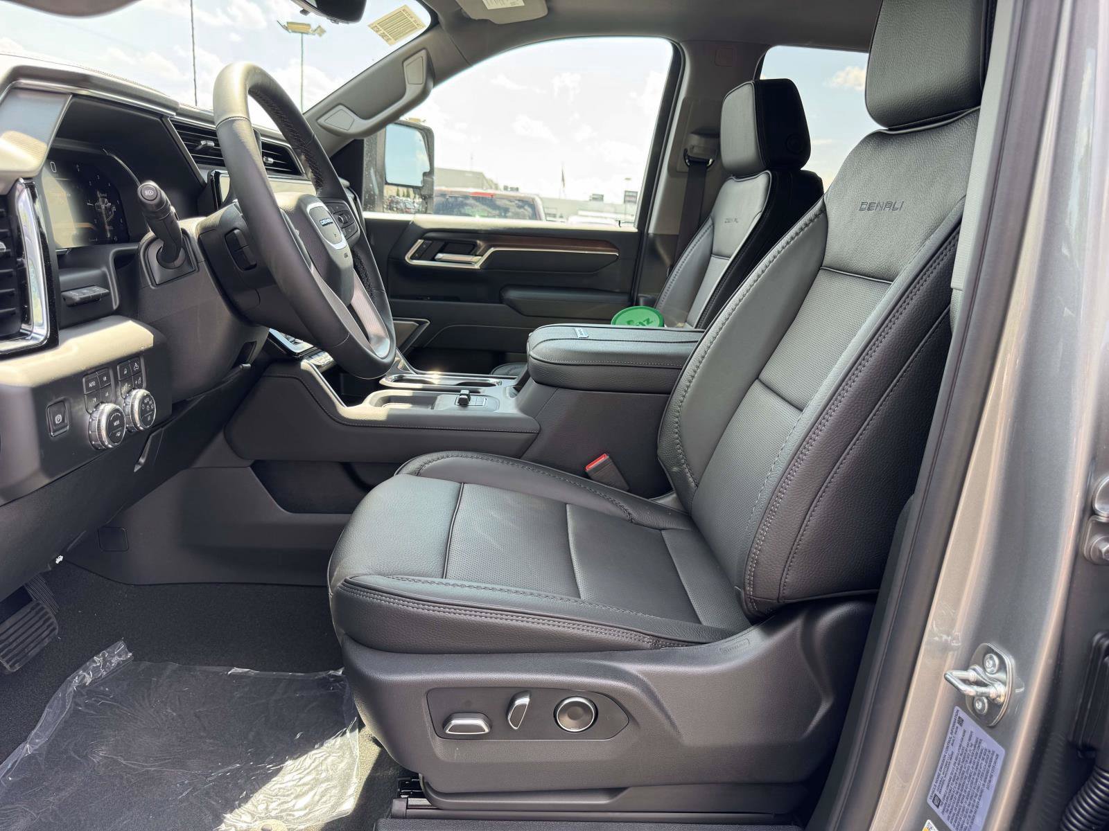 New 2026 GMC Sierra 2500 Denali w/ Denali Reserve Package AWD/4WD image 6