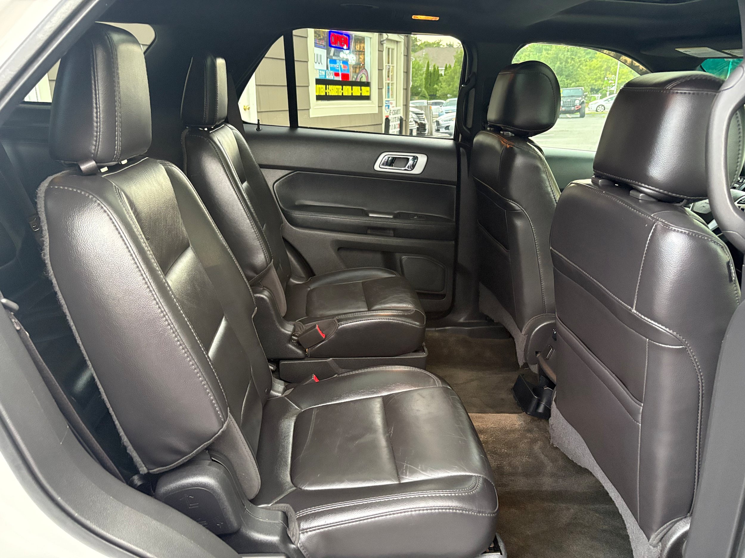 Used 2014 Ford Explorer XLT w/ Equipment Group 202A AWD/4WD image 23