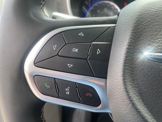 Used 2022 Chrysler Pacifica Touring-L FWD image 25