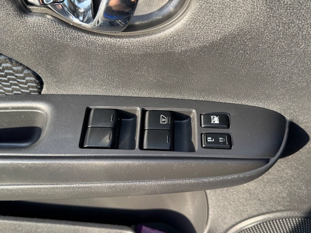 Used 2015 Nissan Versa Note SV FWD image 23