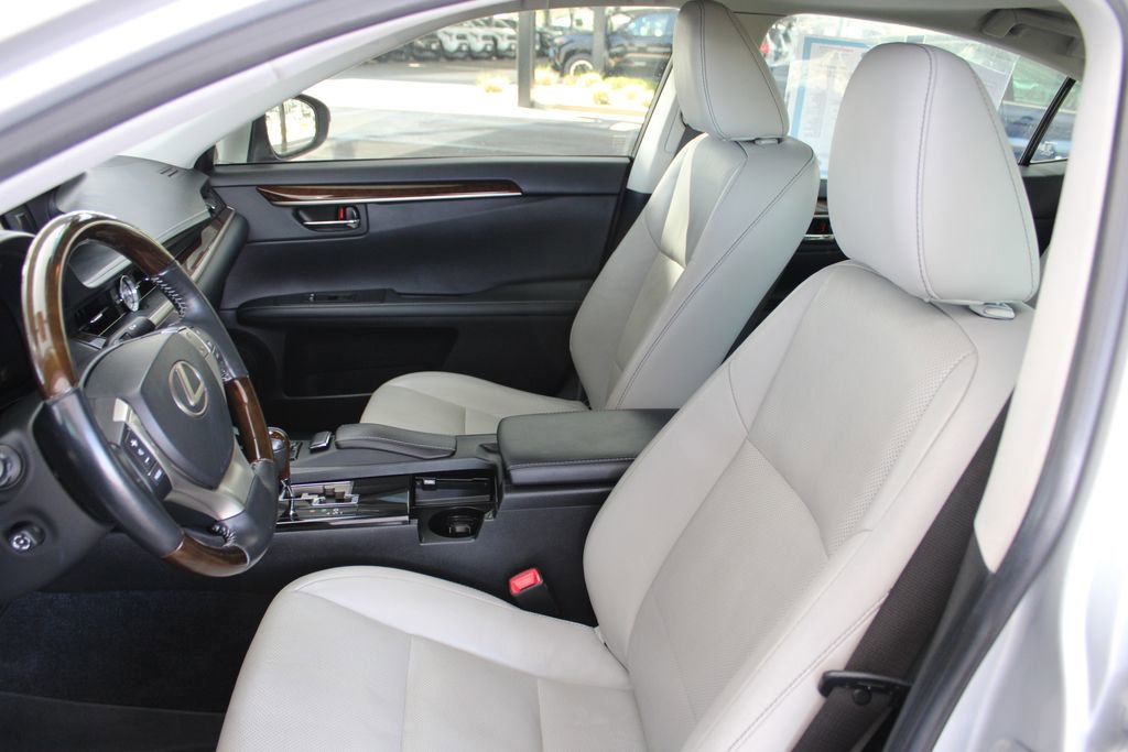 Used 2014 Lexus ES 350 w/ Luxury Package image 6