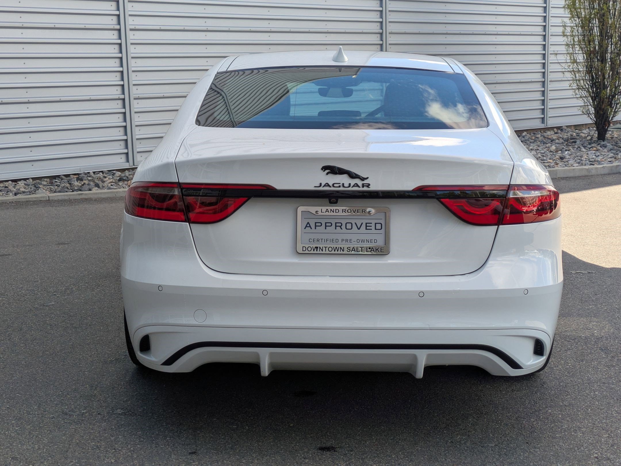 Used 2024 Jaguar XF R-Dynamic SE image 9