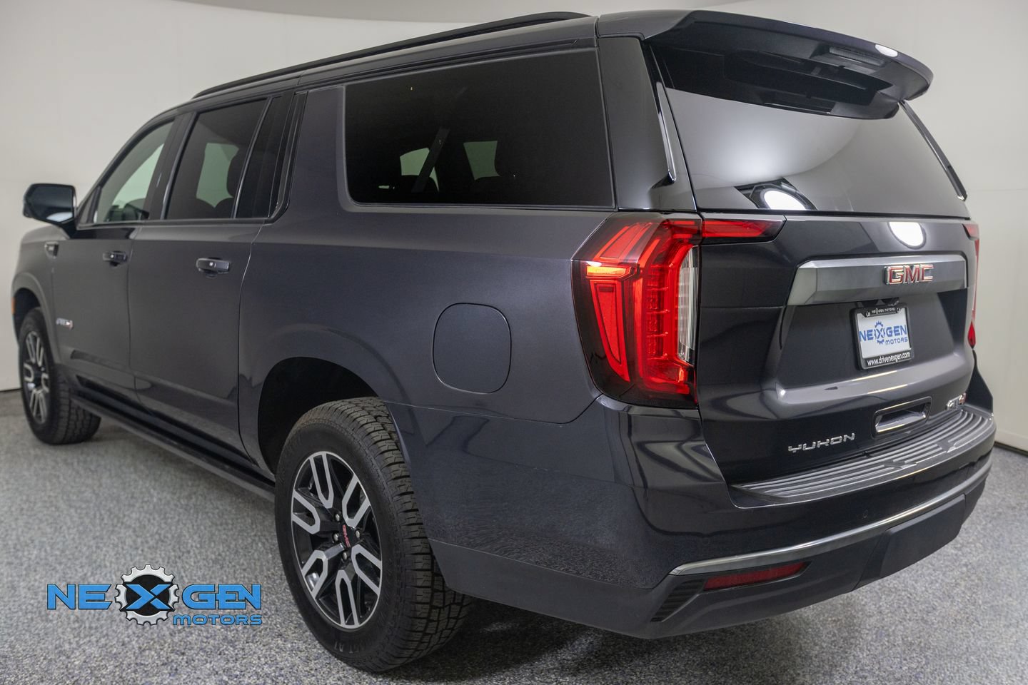 Used 2023 GMC Yukon XL AT4 w/ AT4 Premium Package AWD/4WD image 27
