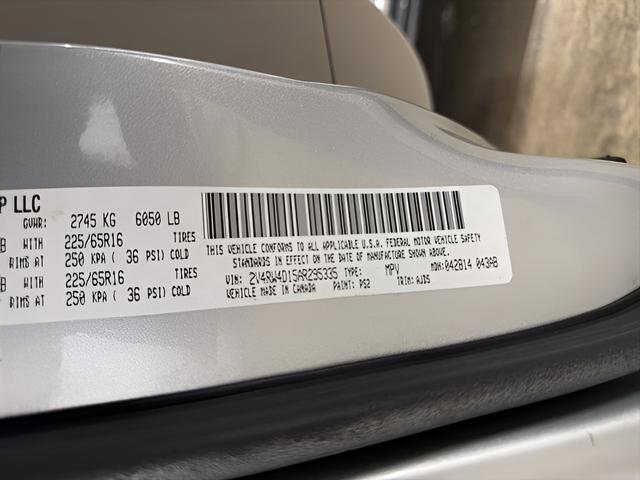 Used 2010 Volkswagen Routan S image 23
