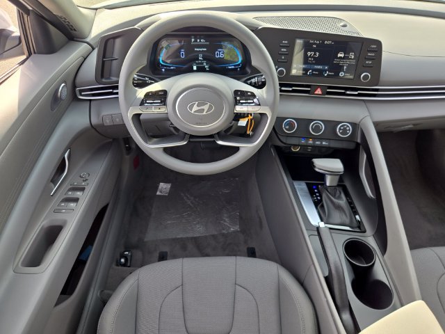 New 2026 Hyundai Elantra SE FWD image 7