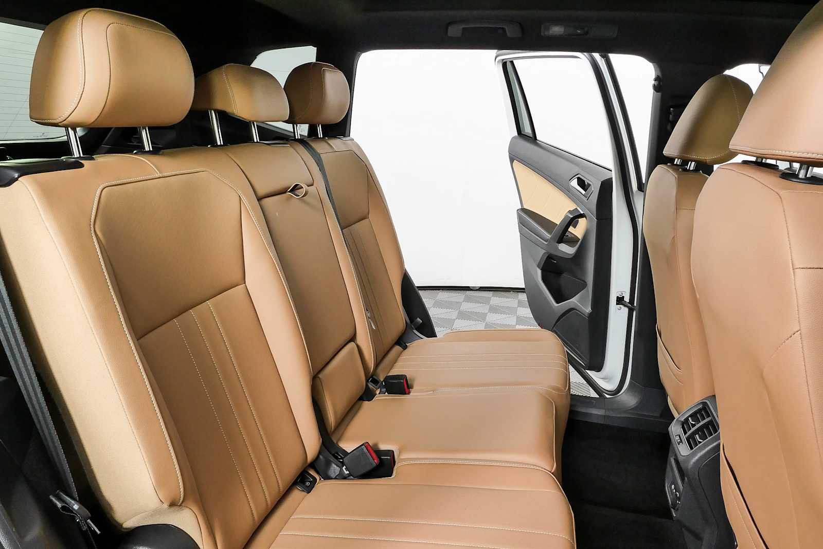 Certified 2023 Volkswagen Tiguan SE R-Line FWD image 23