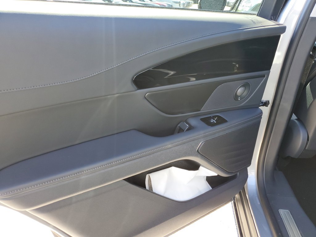New 2026 Lincoln Nautilus Reserve w/ Jet Appearance Package AWD/4WD image 8
