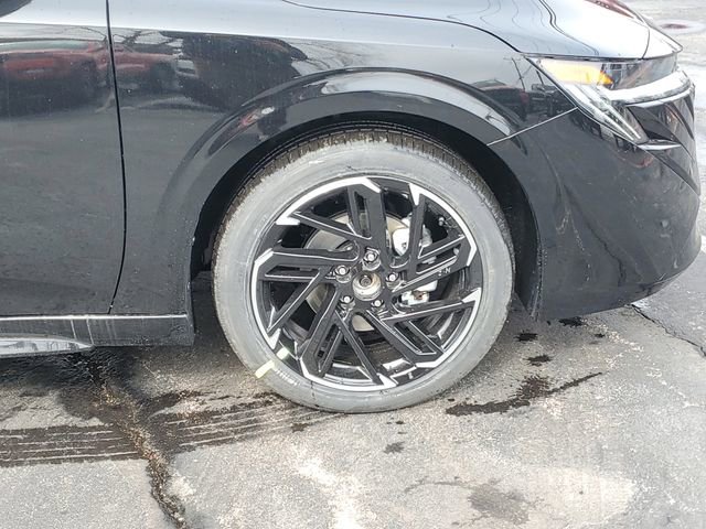 New 2026 Nissan Sentra SR w/ SR Premium Package image 9