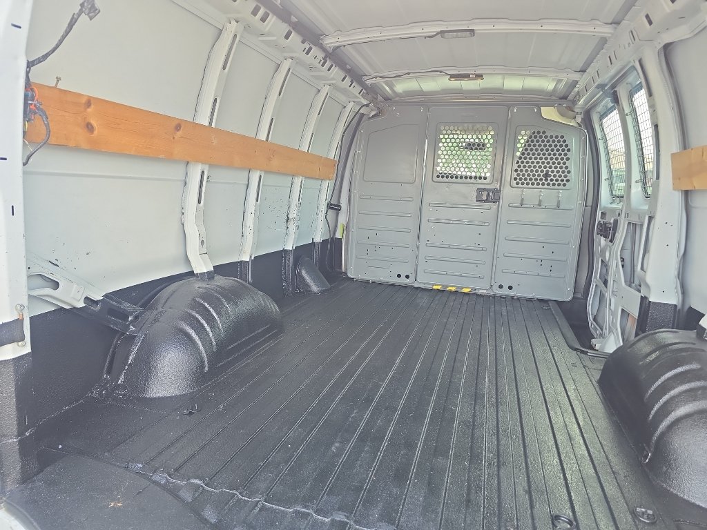 Used 2015 Chevrolet Express 2500 RWD image 12