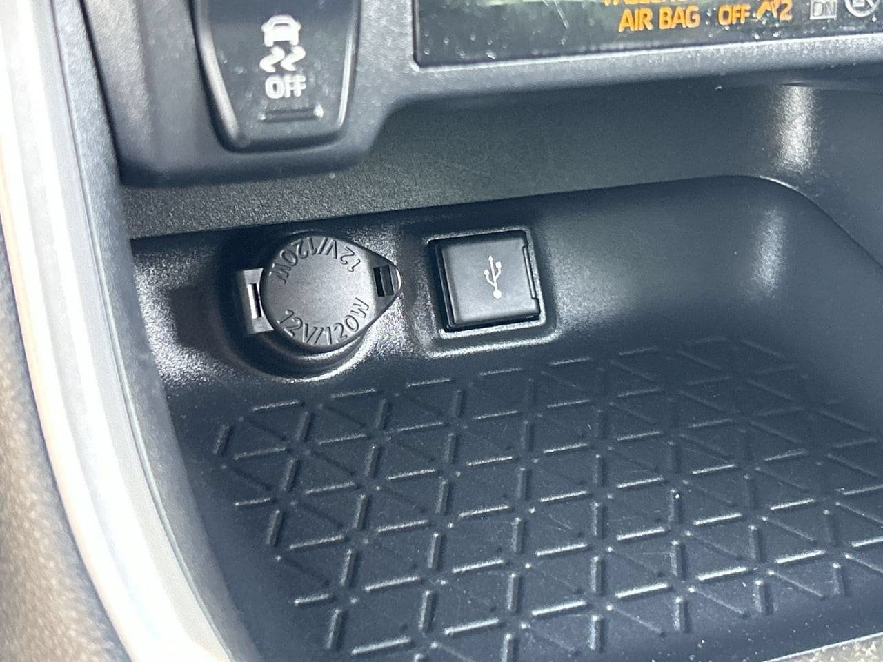 Used 2021 Toyota RAV4 XLE w/ Carpet Mat Package (TMS) FWD image 25
