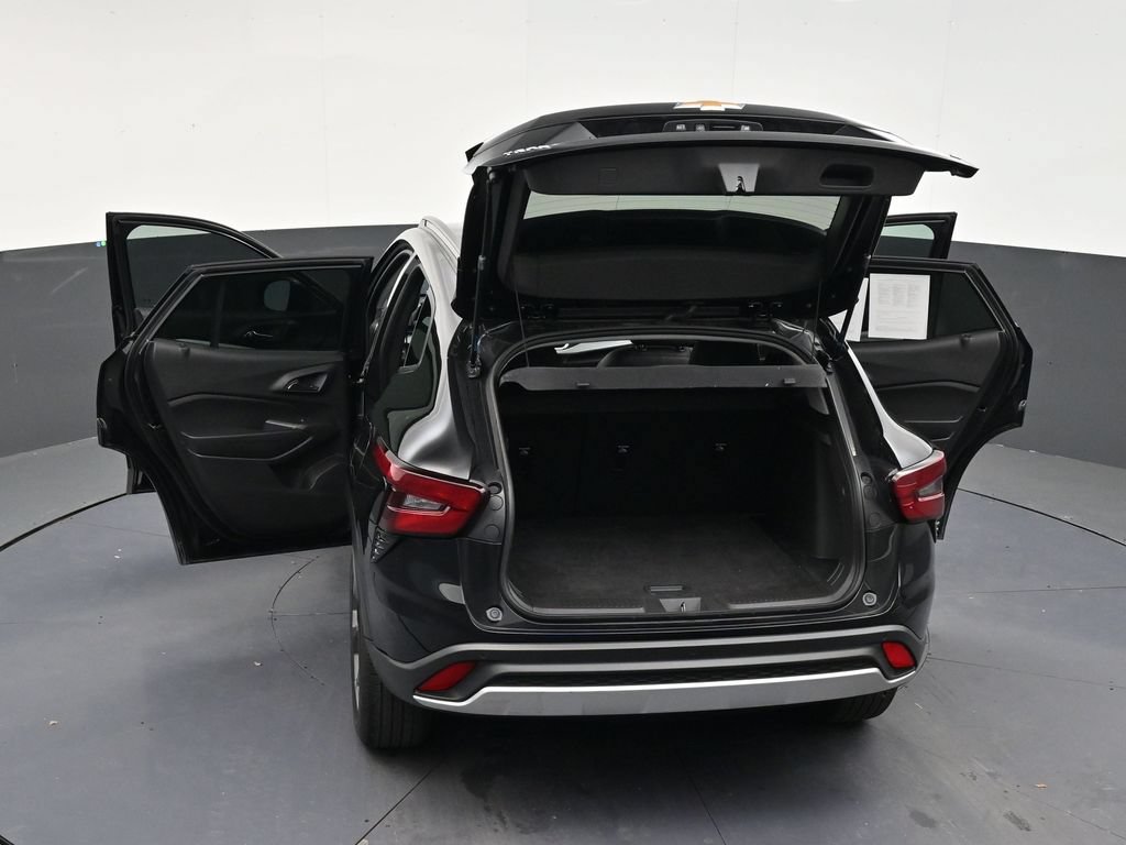 Used 2025 Chevrolet Trax LT w/ Driver Confidence Package FWD image 32