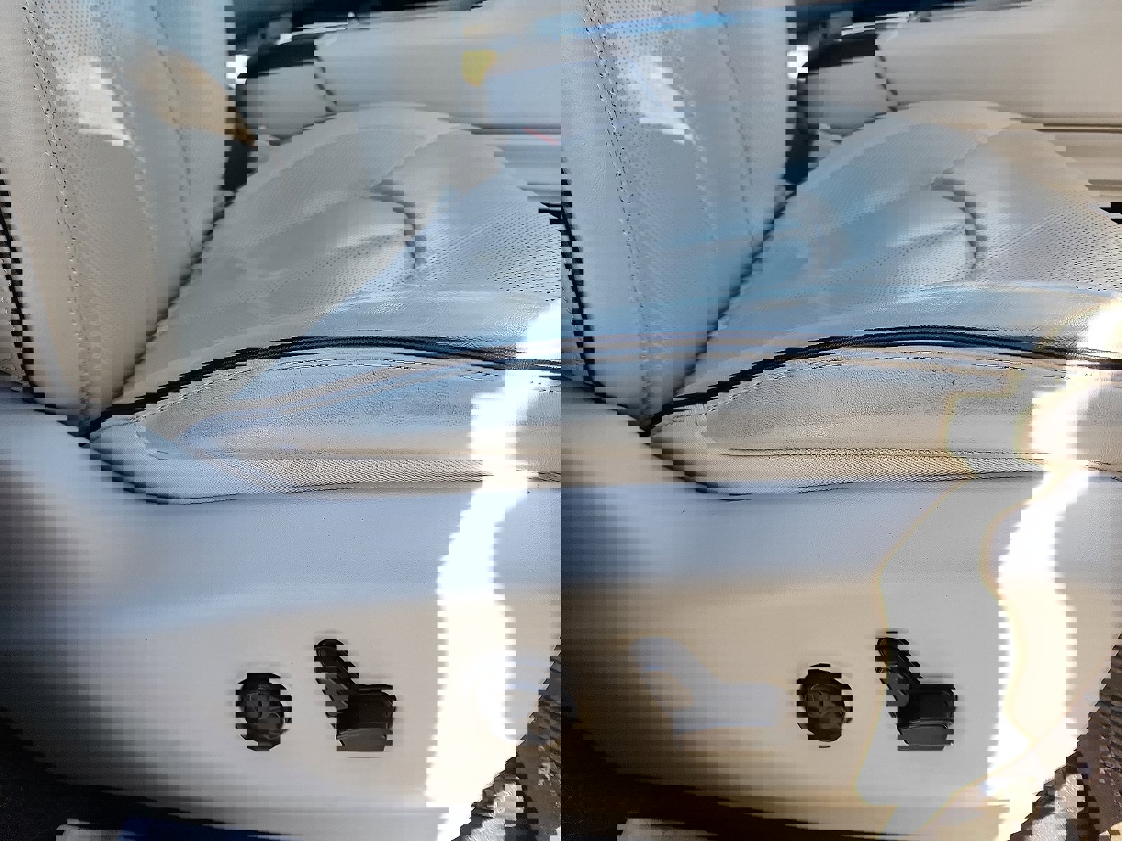 Used 2021 Chrysler Pacifica Limited w/ Uconnect Theater Family Group image 32