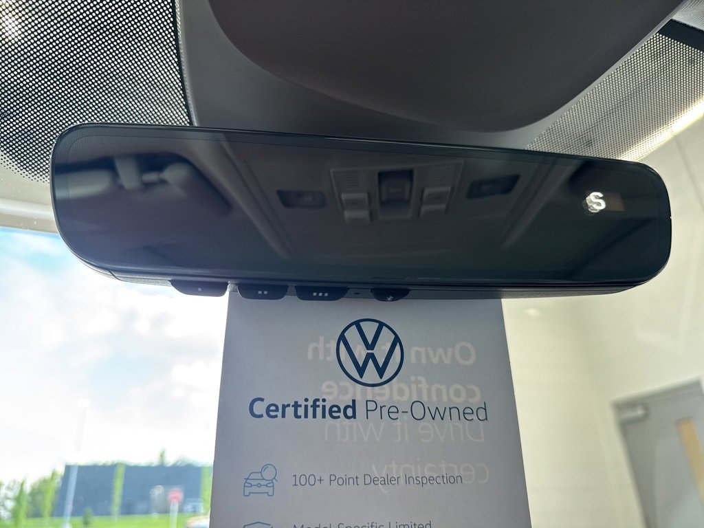 Certified 2025 Volkswagen Taos SE image 23