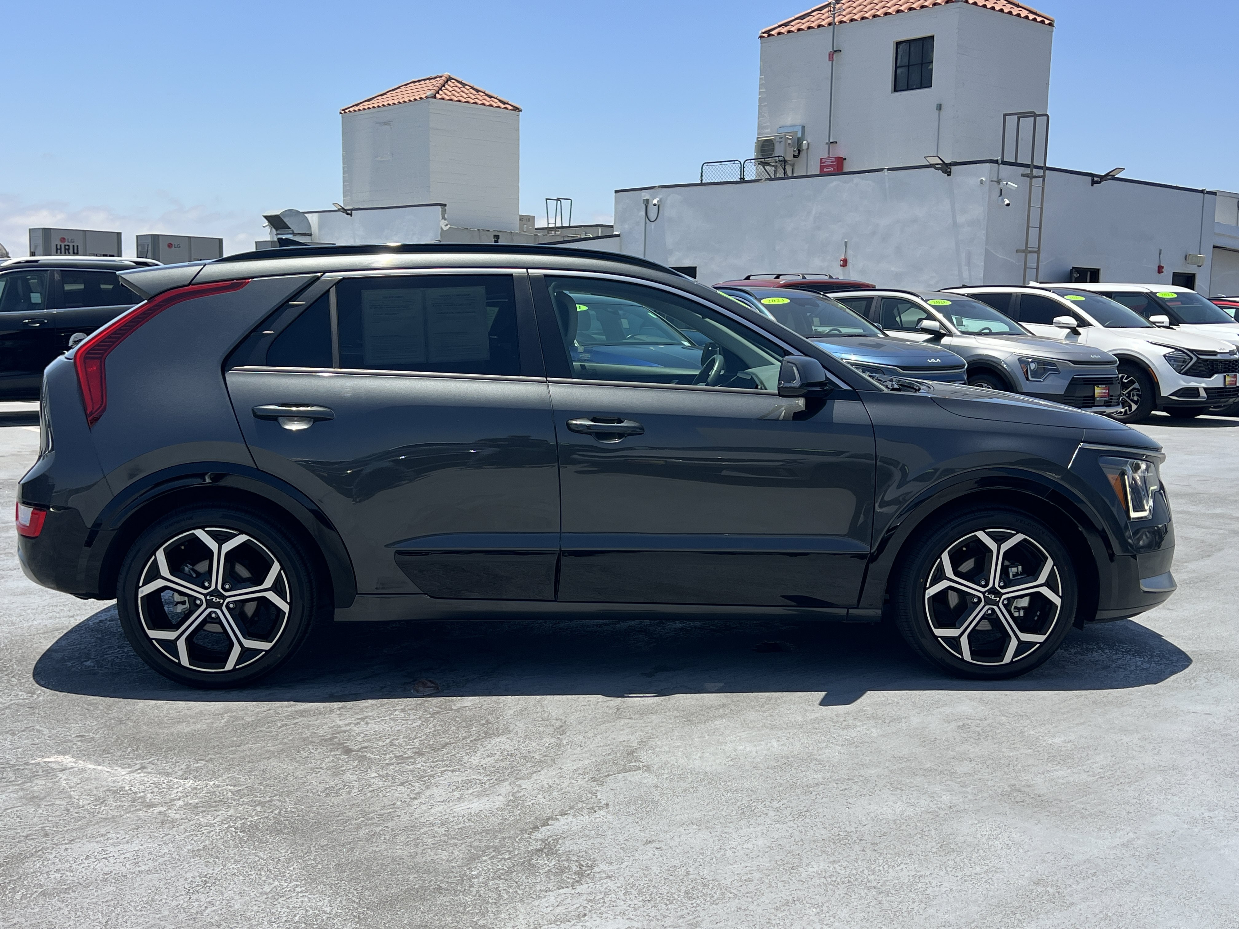 Certified 2023 Kia Niro EX Touring FWD image 9